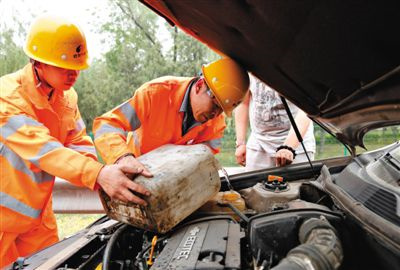 萨嘎吴江道路救援