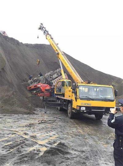 萨嘎上犹道路救援